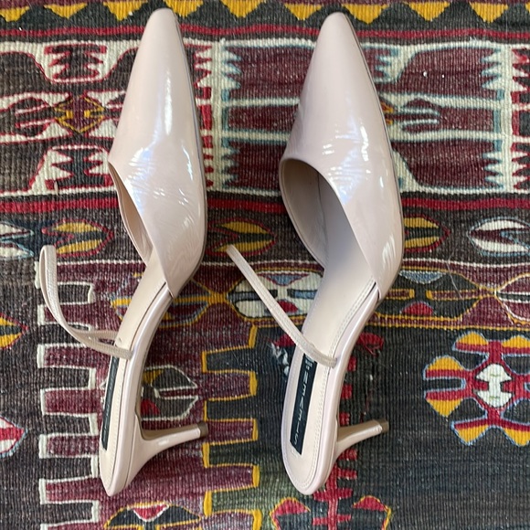 Steve Madden Patent Kitten Heel Pumps 👠 - Picture 2 of 7